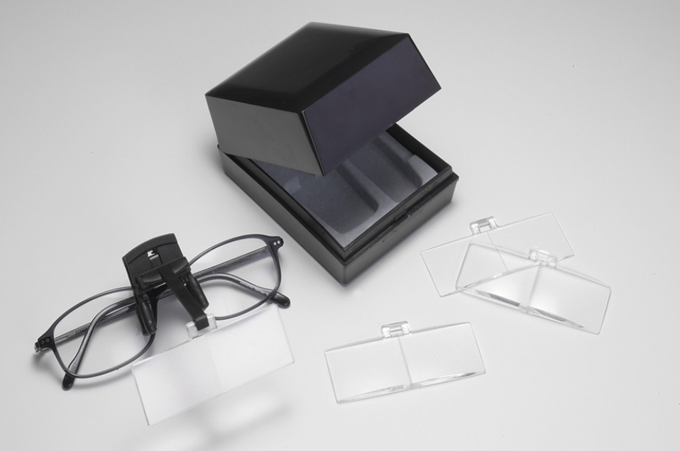 Clip-On Magnifier - 4 Powers for Hands Free Magnification